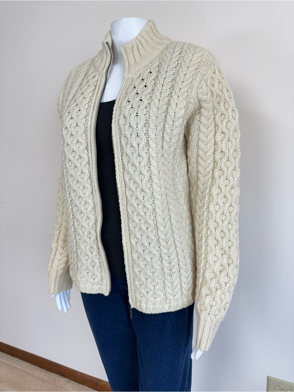 Inis Crafts Irish Aran Cable Knit Fisherman Cardigan Cream Merino Wool Zip Sz M - Picture 5 of 15
